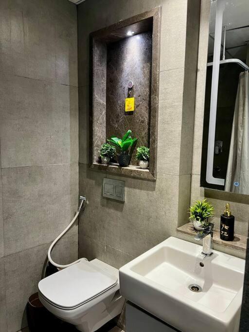 Countryside Luxury Suites - Supernova Noida Ню Делхи Екстериор снимка