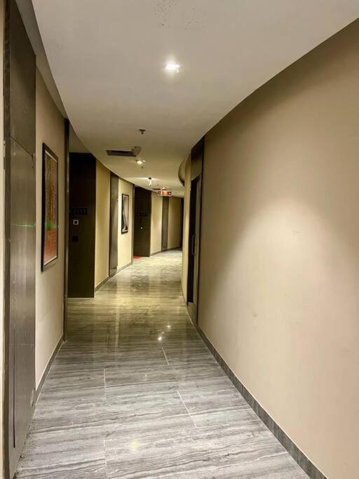 Countryside Luxury Suites - Supernova Noida Ню Делхи Екстериор снимка