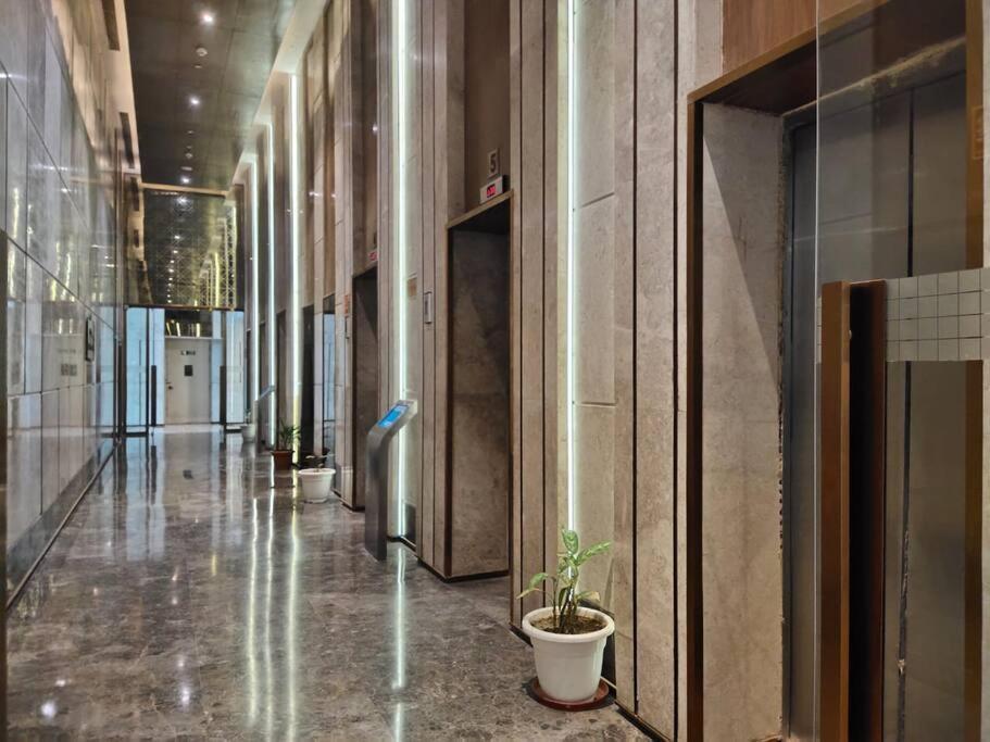 Countryside Luxury Suites - Supernova Noida Ню Делхи Екстериор снимка