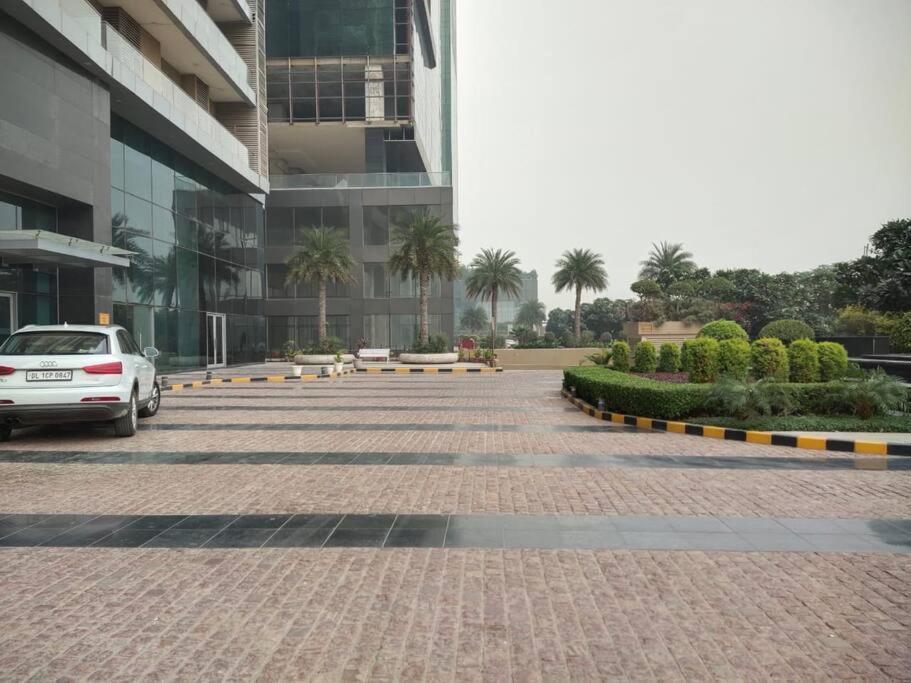 Countryside Luxury Suites - Supernova Noida Ню Делхи Екстериор снимка