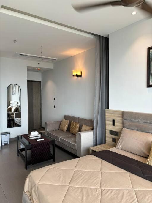 Countryside Luxury Suites - Supernova Noida Ню Делхи Екстериор снимка