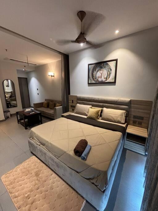 Countryside Luxury Suites - Supernova Noida Ню Делхи Екстериор снимка
