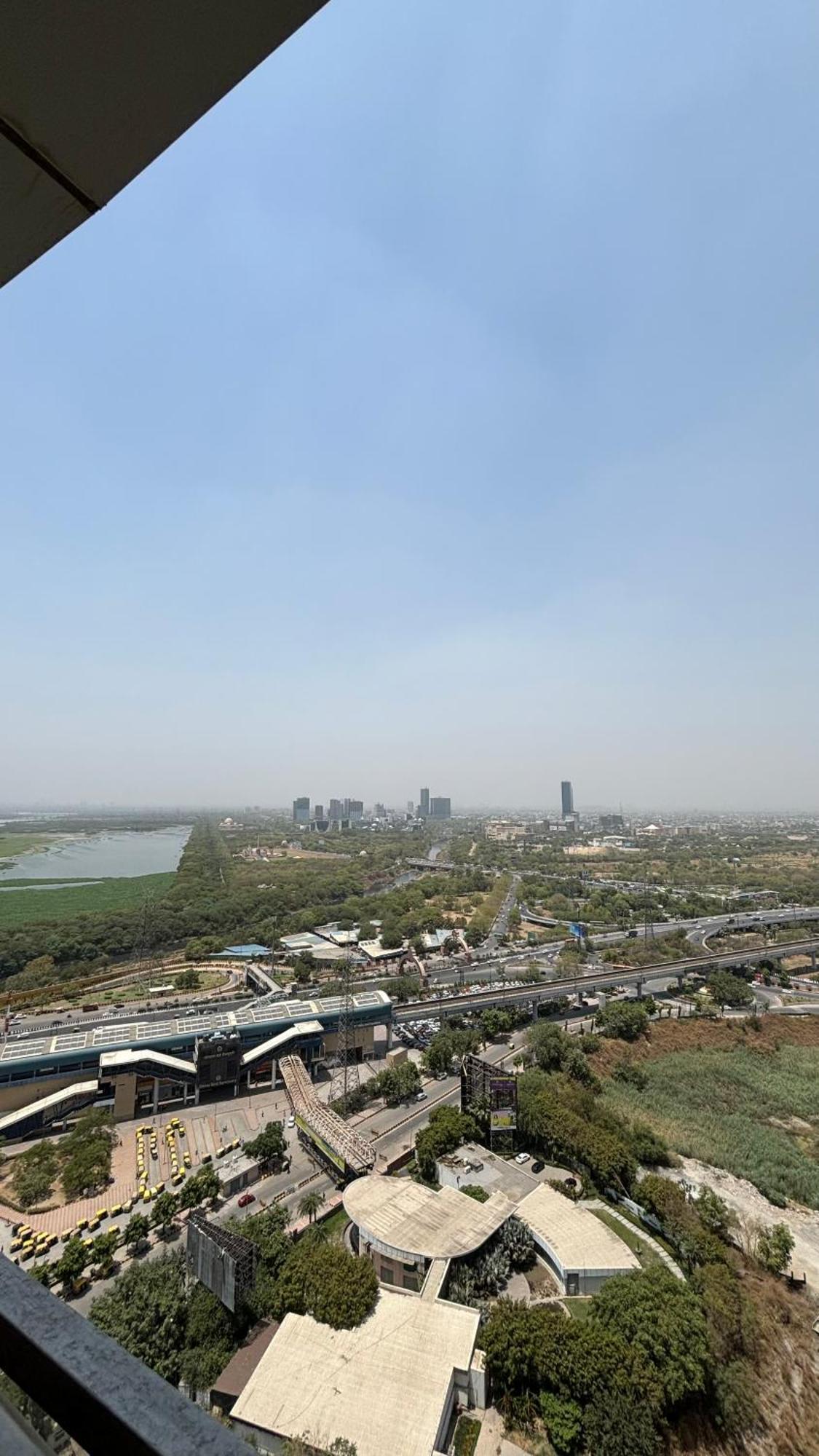 Countryside Luxury Suites - Supernova Noida Ню Делхи Екстериор снимка