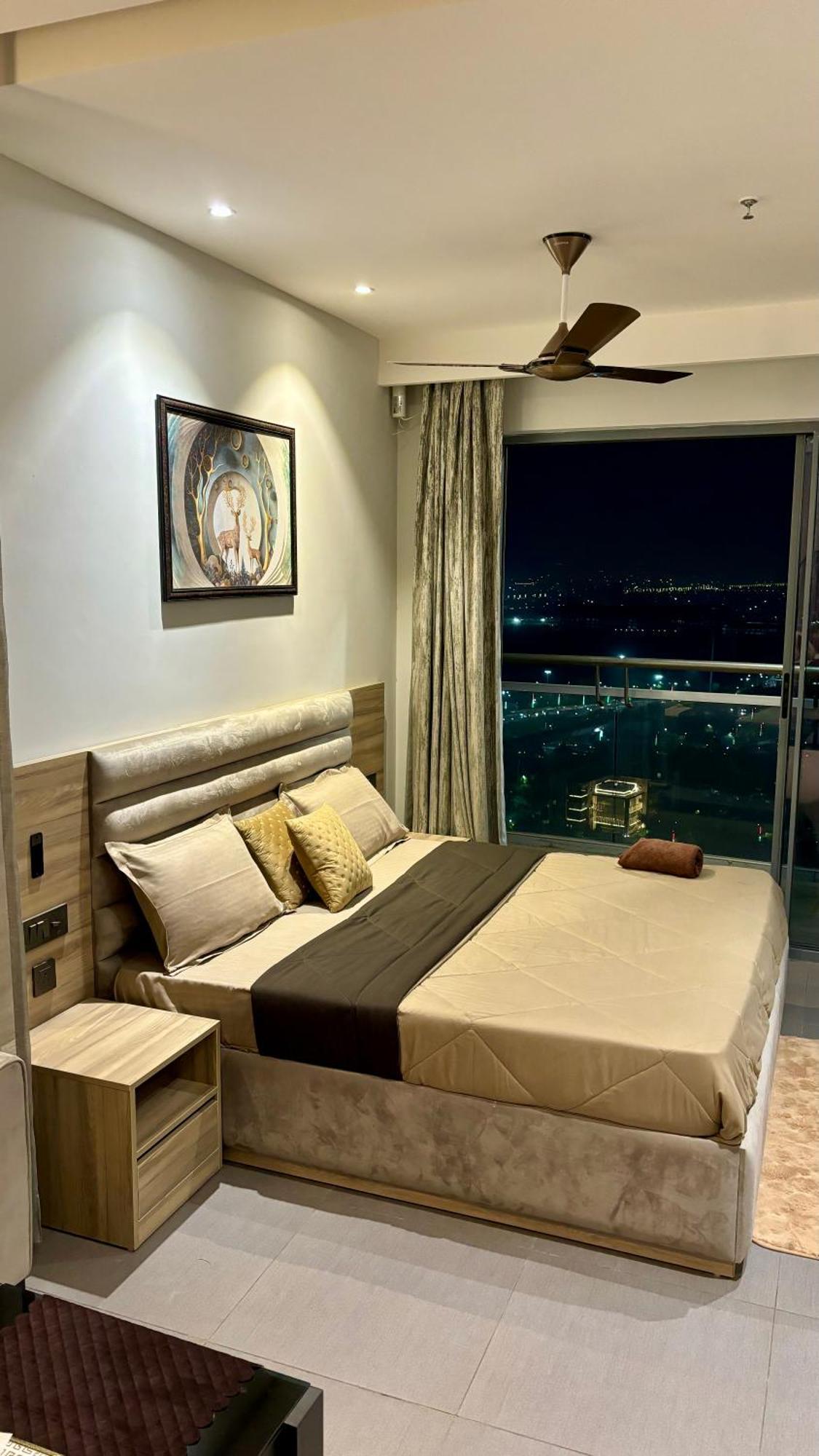 Countryside Luxury Suites - Supernova Noida Ню Делхи Екстериор снимка